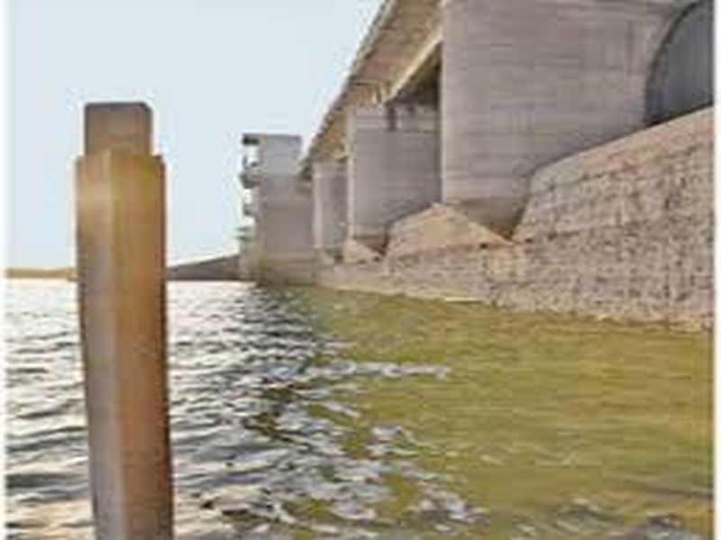 Water stock in the dams in last stage | धरणातील जलसाठा संपण्याच्या मार्गावर