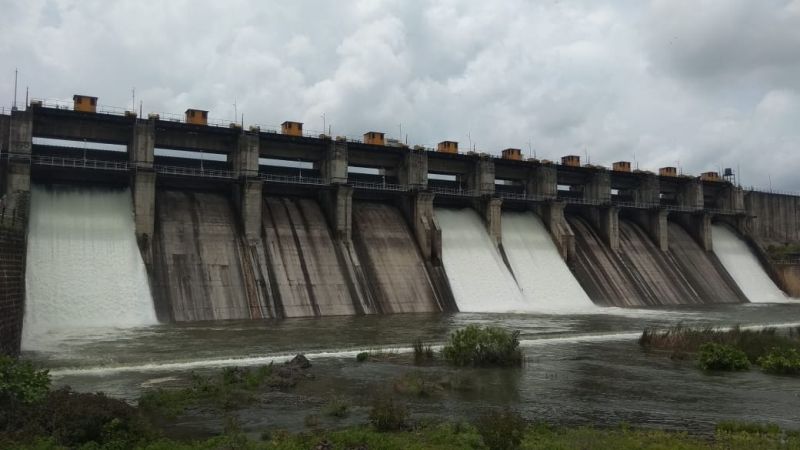 Four curved gates of Katepurna dam opened | काटेपूर्णा धरणाचे चार वक्रद्वार उघडले
