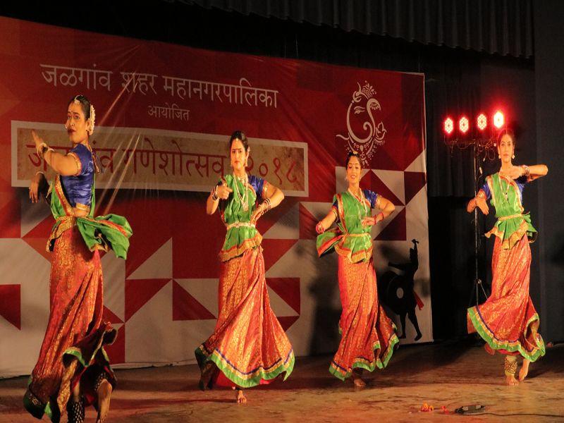 Kathak dance begins with Jalgaon Festival | कथ्थक नृत्याने जळगाव फेस्टिव्हलला प्रारंभ