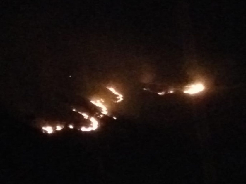 fire broke out at katraj tunnel; will be increase in night | Video: कात्रज बोगद्यानजीकच्या डोंगरावर वणवा पेटला; आग पसरण्याचा मोठा धोका
