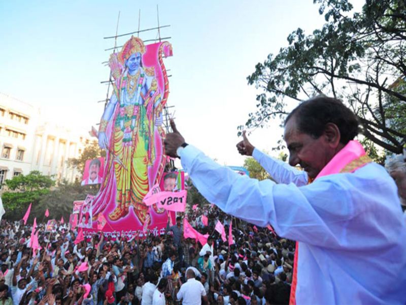 The trumpet in Telangana, the pink hazein telangana vidhansabha election | तेलंगणात रणसंग्रामाचे बिगुल, गुलाबी रंगाचा धुमाकूळ