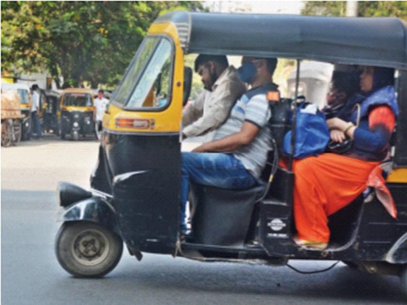 On rickshaws in Kalyan-Dombivali | कल्याण-डोंबिवलीत रिक्षांमध्ये कोविड नियम धाब्यावर