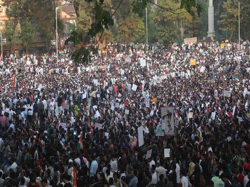 CAA Protests: The protesters lodged a protest against the revised citizen amendment bill by the central government in mumbai | CAA Protests: ...म्हणून मुंबईतील सुधारित नागरिकत्व कायद्याविरोधातील मोर्चा शांततेत पार पडला