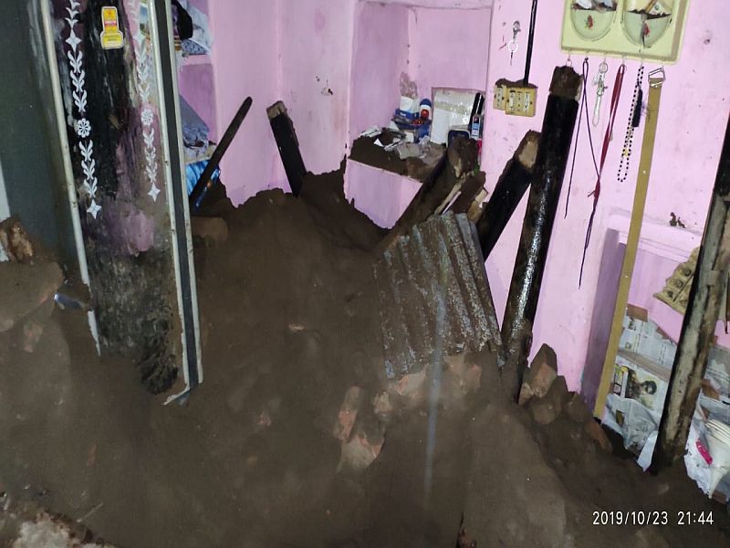 Four die as house collapses in rain | पावसामुळे नेवाशात घर कोसळून चार जणांचा मृत्यू