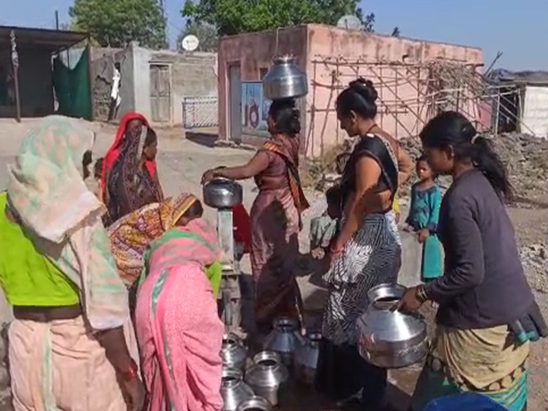 Water scarcity in the north-eastern part of Yeola; Demand for 5 village tankers from Panchayat Samiti | येवल्याच्या उत्तर-पूर्व भागात पाणीटंचाई; पंचायत समितीकडे ५ गावांची टँकरची मागणी
