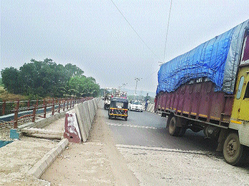 Traffic starts on a new bridge over the Patalganga River | पाताळगंगा नदीवरील नव्या पुलावरून वाहतूक सुरू
