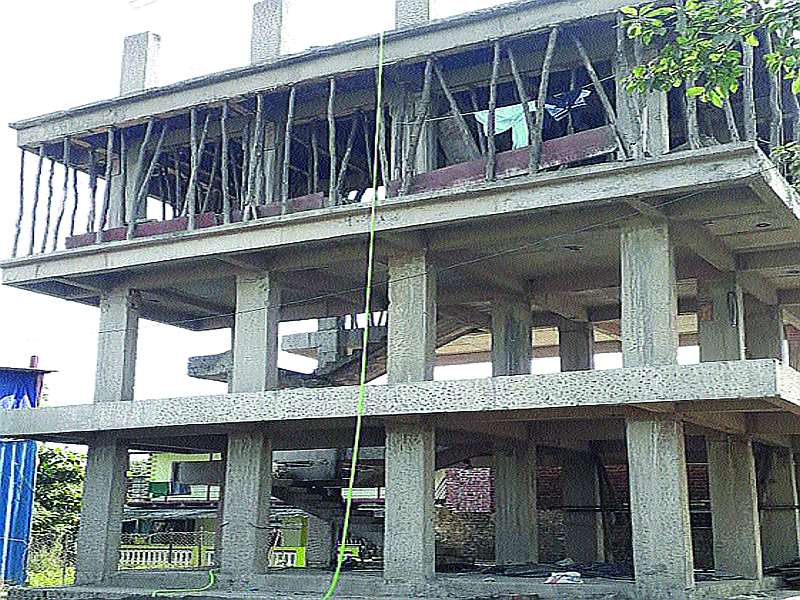 Gram Panchayat orders action on unauthorized construction in kolhare building | कोल्हारे येथील इमारतीवर हातोडा?;अनधिकृत बांधकामांवर कारवाईचे ग्रामपंचायतीला आदेश
