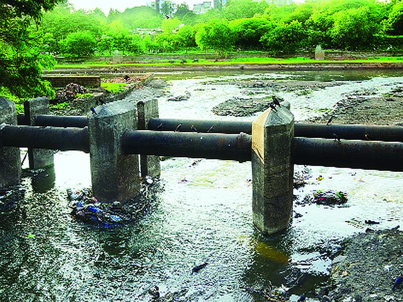 Gattaranga beacause to the Mula-Mutha rivers; Pune's health deteriorates | मुळा-मुठा नद्यांच्या झाल्या गटारगंगा; पुणेकरांचे आरोग्य बिघडले
