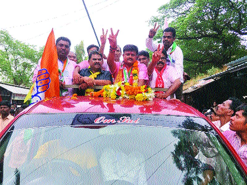 BJP exits while overcome to shiv sena | महाराष्ट्र निवडणूक निकाल 2019 : सेनेला शह देताना भाजपच हद्दपार