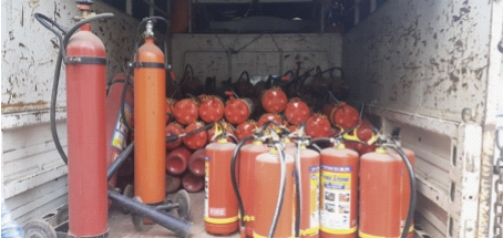 KDMC removes 'she' fire extinguishers | केडीएमसीने ‘ती’ अग्निरोधक यंत्रे काढली