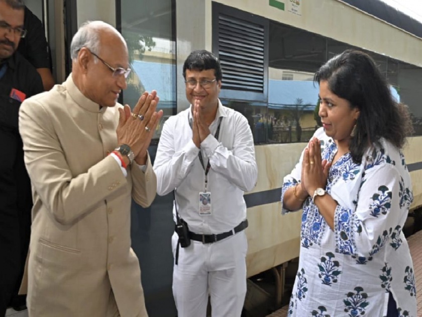 Governor Ramesh Bais travelled in 'Vande Bharat' train | राज्यपाल रमेश बैस यांनी केली 'वंदे भारत'ची सफर