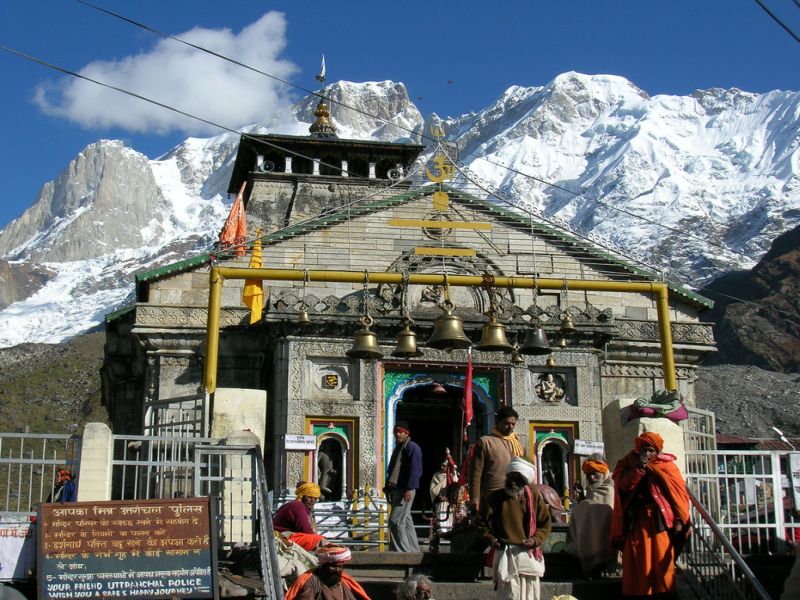 kedarnath entry to vip ban common devotees sanctum sanctorum pilgrimage | केदारनाथ मंदिरातील गर्भगृहात VIP ना एन्ट्री, सर्वसामान्य भाविकांना प्रवेश बंद, पुजारी नाराज