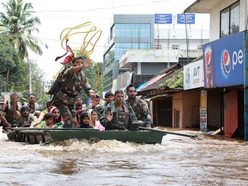Death Toll in Kerala Floods Rises to 357, Damages Pegged at Rs 19,000 Crore as State Struggles to Stay Afloat | Kerala Floods : केरळमध्ये रेड अलर्ट हटवला, मात्र 'या' समस्यांचा करावा लागतोय सामना