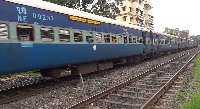 Four Passengers Die In Kerala Express Due To Heat | उष्माघातामुळे केरळ एक्सप्रेसमधील 4 प्रवाशांचा मृत्यू 
