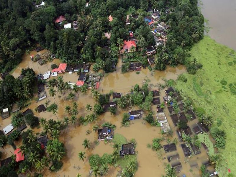 Kerala floods: 24 planes, 72 helicopters, ISRO's 5 satellites to help Kerala! | Kerala Floods : केरळच्या मदतीला २४ विमाने, ७२ हेलिकॉप्टर, इस्रोचे ५ उपग्रह!