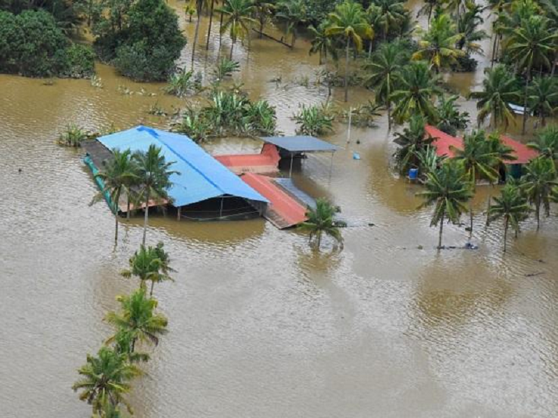 Kerala Flood, Heavy Rain and flood in kerala Kottayam, Pathanamthitta And Idukki, Relief Operations under going, Chief Minister Pinarayi Vijayan asked help, | Kerala Floods: केरळमध्ये पूरसदृश परिस्थिती, आतापर्यंत 18 जणांचा मृत्यू; मुख्यमंत्र्यांनी घेतली लष्कराची मदत