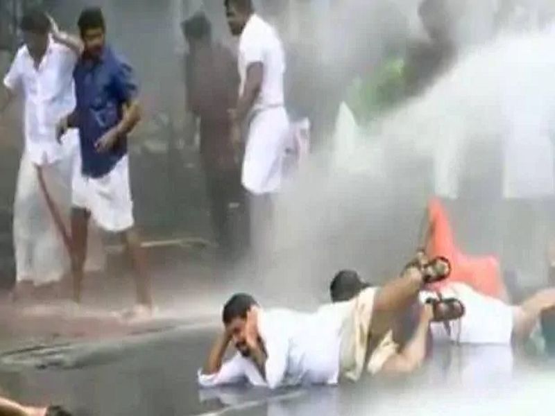 kerala thiruvananthapuram abvp bjym protest sfi activist akhil attack | VIDEO: केरळमध्ये ABVP, BJP कार्यकर्ते आणि पोलिसांत धुमश्चक्री