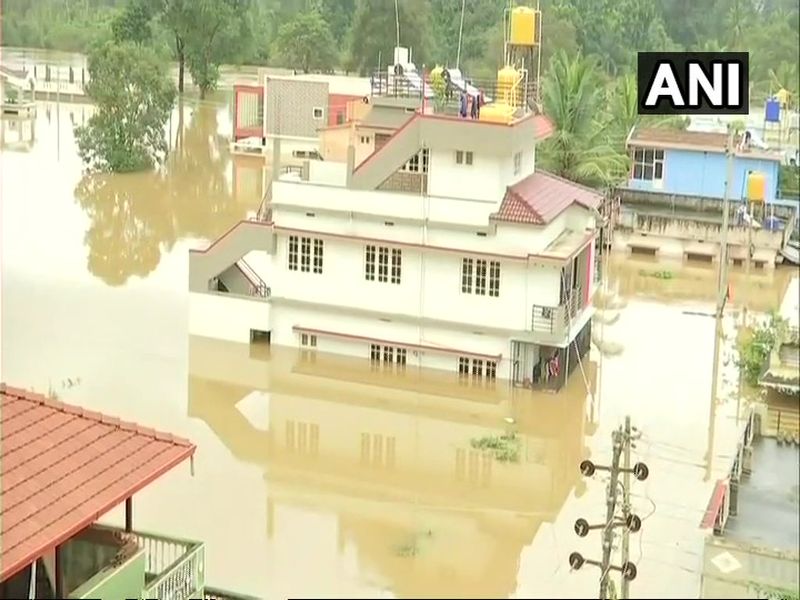 Kerala Floods death toll in floods and landslides in kerala to 106 | Kerala Floods: एका दिवसात पावसाचे तब्बल 106 बळी