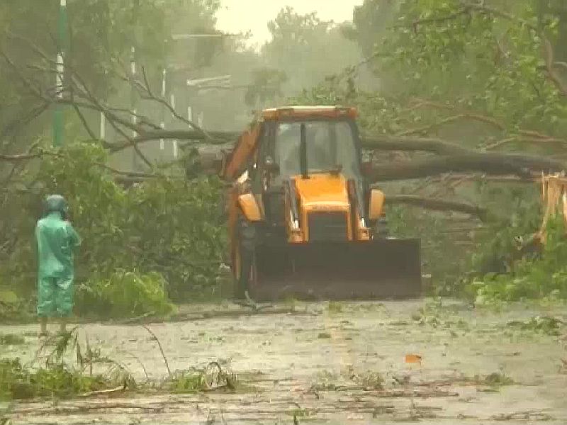 Cyclone Amphan Updates 4 dead in Odisha and Bengal due to Cyclone Amphan sna | Cyclone Amphan Updates: अम्फानचे थैमान सुरू; 4 जणांचा मृत्यू, अनेक ठिकाणी झाडे, भिंती कोसळल्या