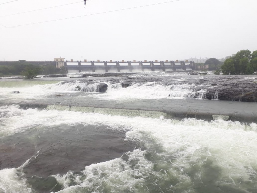 Khadakwasla dam is full; Discharge of 9500 cusecs in Mutha river | दमदार पावसाने खडकवासला धरण भरले शंभर टक्के; मुठा नदीत ९५०० क्युसेकने विसर्ग 
