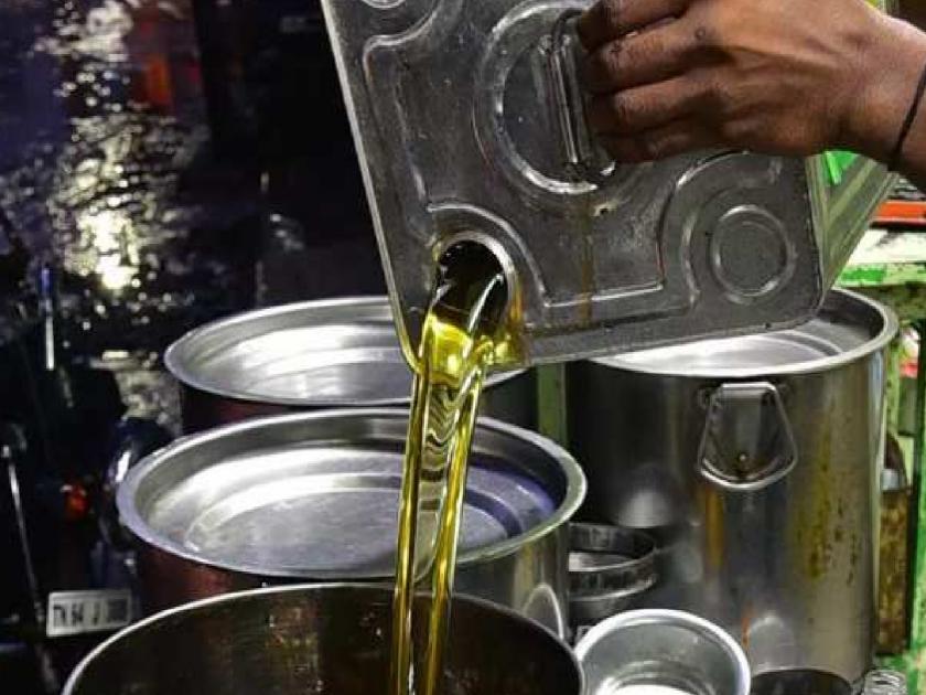 Edible oil became expensive again this Diwali | ऐन दिवाळीत ग्राहकांना आर्थिक फटका, दसऱ्याला स्वस्त मिळालेले खाद्यतेल दिवाळीला महागले