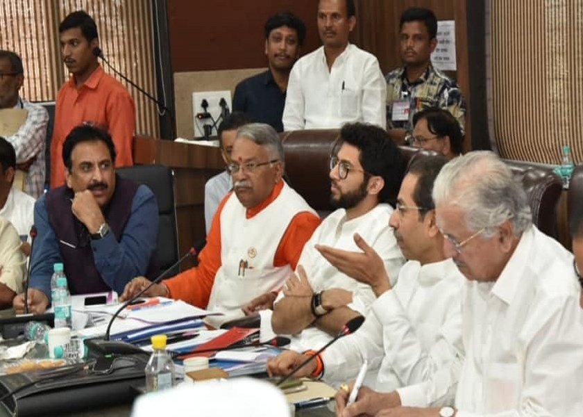 dispute between Khaire and Jaleel over seating arrangement at the CM's meeting | मुख्यमंत्र्यांच्या बैठकीत आजी-माजी खासदारांमध्ये रंगले खुर्ची नाट्य 