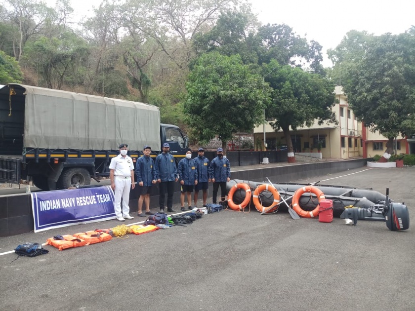 Naval relief teams ready for possible monsoon and cyclonic crisis | मान्सून व चक्रीवादळामुळे होणाऱ्या संभाव्य संकटाला तोंड देण्यासाठी नौदलाची मदत पथके सज्ज 