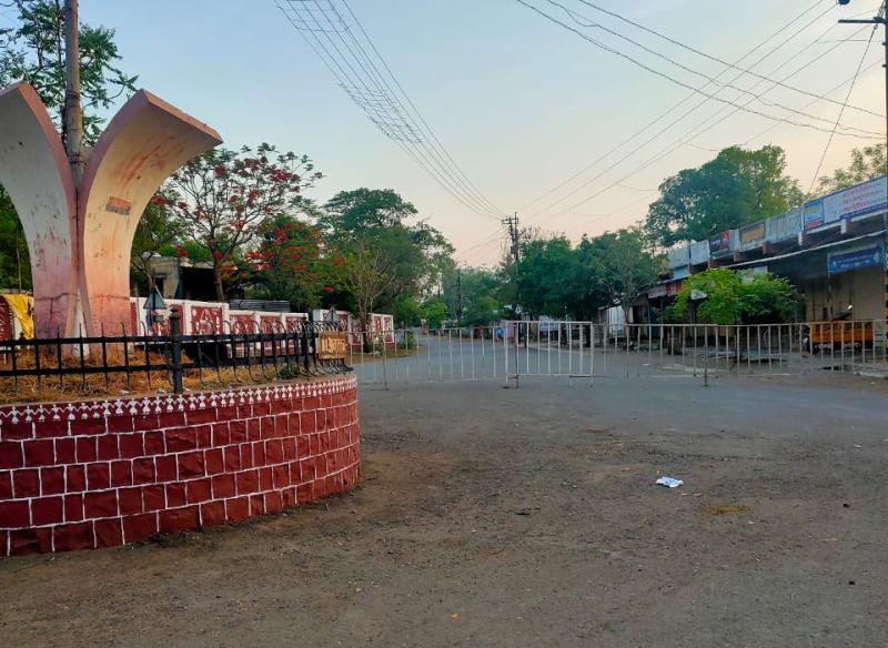Khamgaon's 'Khel Ka Maidan' premises included in cluster containment zone! | खामगावातील ‘खेल का मैदान’  ्रपरिसराचा क्लस्टर कंटेन्मेटझोनमध्ये समावेश!