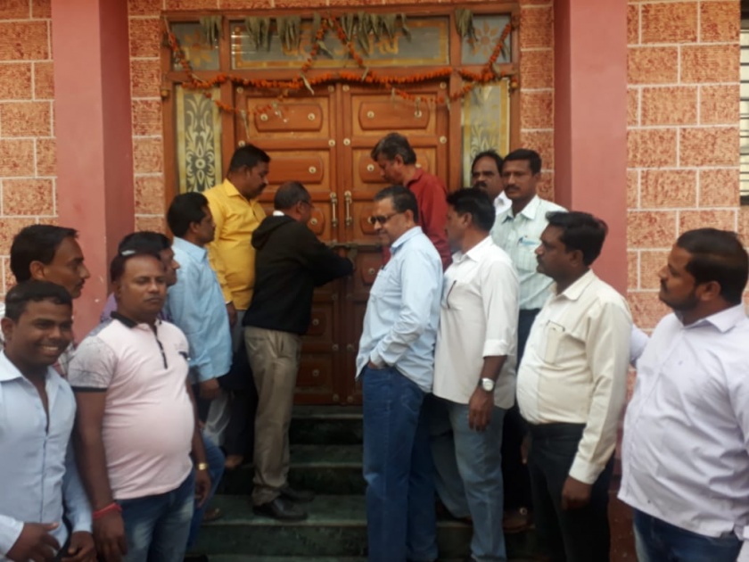 Finally, the lock of Shivaji excersize Temple opened! | अखेर शिवाजी व्यायाम मंदिराचे कुलूप उघडले!