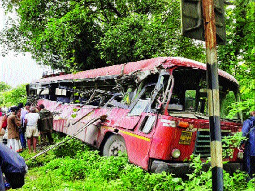 Accident of Khopoli-Pen ST; Two killed, 42 injured | खोपोली-पेण एसटीला अपघात; दोघांचा मृत्यू, ४२ जखमी