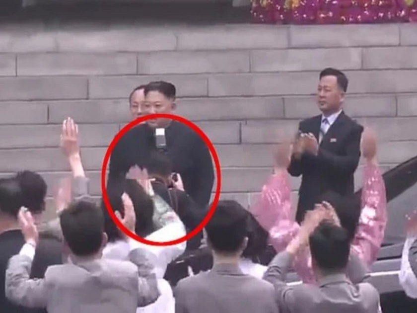 Kim Jong Un’s personal photographer fired for breaking photography | ...ती 3 सेकंद महागात पडली, फोटोग्राफरने नोकरी गमावली