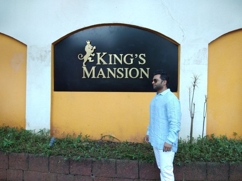 Naming the Kingfisher Villa's Kig's Mansion at Kandoli | कांदोळी येथील किंगफिशर व्हिलाचे ‘किग्ज मॅन्शन’ नामकरण 