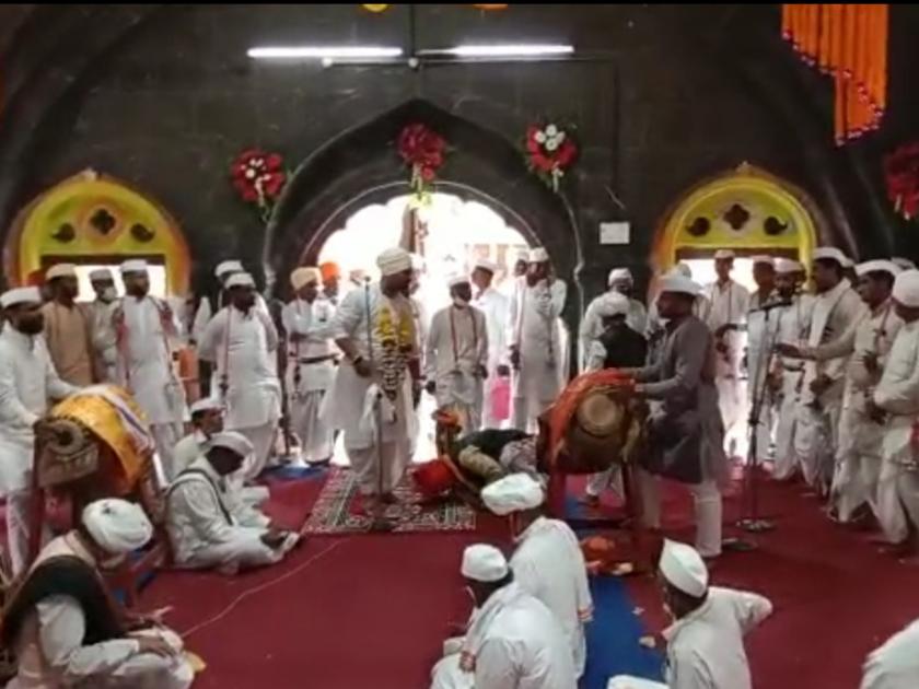 Avoid Jagadguru Shri Sant Tukaram Maharaj's Dehunagari - Mridang's Gajrat Kirtan begins | जगद्गुरू श्री संत तुकाराम महाराजांच्या देहूनगरीत टाळ - मृदंगाच्या गजरात कीर्तनाला सुरुवात
