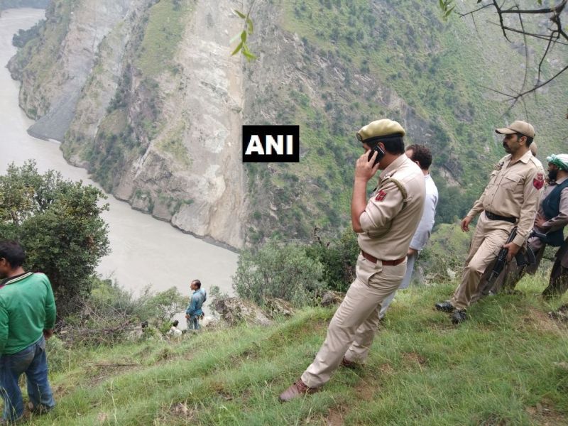 jammu Kashmir machel mata devotees rolled down in river chenab 11 dead | Jammu And Kashmir : भाविकांची बस चिनाब नदीत कोसळली, 11 जणांचा मृत्यू