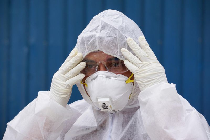 Shortage of Mask, Hand Sanitizer, 'PPE' Kit in Akola Gmc hospital | ‘पीपीई’ किटसह मास्क अन् हॅण्ड सॅनिटायझरचा तुटवडा!