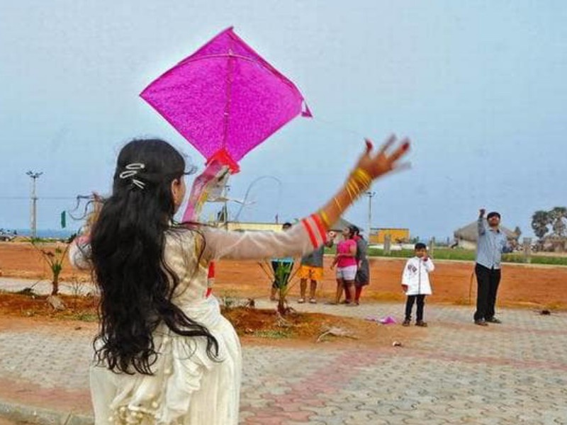 Take care of these things while flying kites; Appeal of Mahavitaran | पतंग उडवताना या गाेष्टींची घ्या काळजी ; महावितरणाचे आवाहन