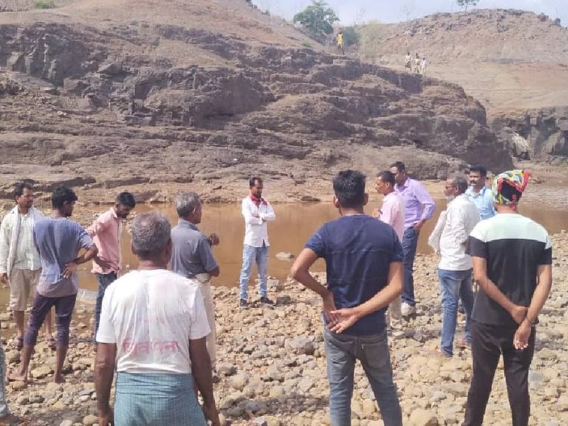 Three Children die while crossing the river; Incident at Kundalcha Malpada in Nandurbar | नदी ओलांडताना तीन चिमुकल्यांचा मृत्यु; नंदुरबारमधील कुंडलचा मालपाडा येथील घटना