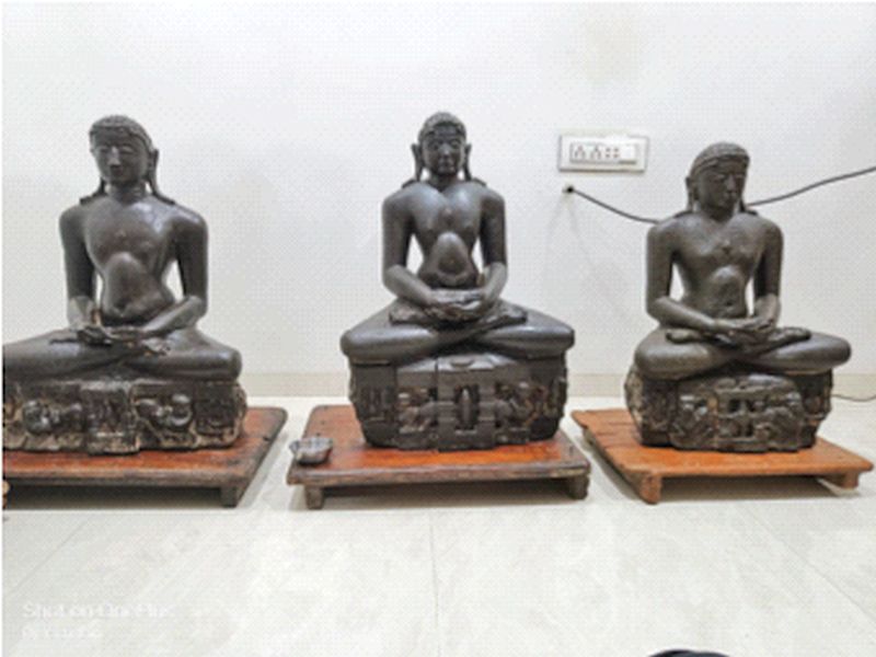 Three ancient Jain idols found in excavations; What the grandfather said was absolutely true | खोदकामात आढळल्या तीन प्राचीन जैन मूर्ती; आजाेबांनी जे सांगितले ते तंताेतंत खरे ठरले