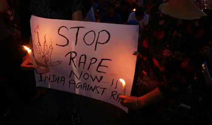 Husband tied up, 35 raped by 35 in jhakhand, police investigate crime | पतीला बांधून ठेवले, जत्रेतून परतणाऱ्या महिलेवर 17 जणांचा बलात्कार