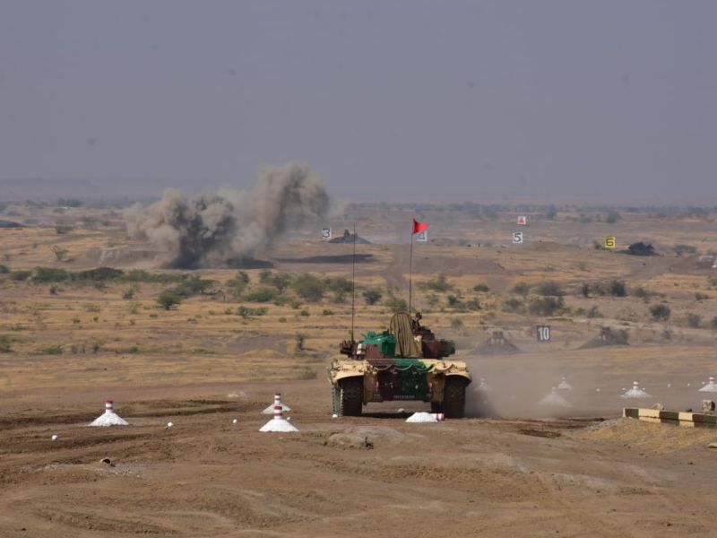 Ahmednagar's K. K. The thrill of war practice on the range | अहमदनगरच्या के. के. रेंजवर युद्ध सरावाचा थरार