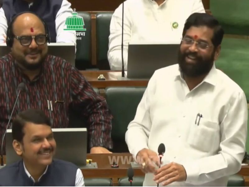 A statement by Minister Gulabrao Patil made CM Eknath Shinde laugh in the House. | मुख्यमंत्री भाषण करत असताना गुलाबराव म्हणाले, टांगा पलटी, घोडे फरार; सभागृहात एकच हशा