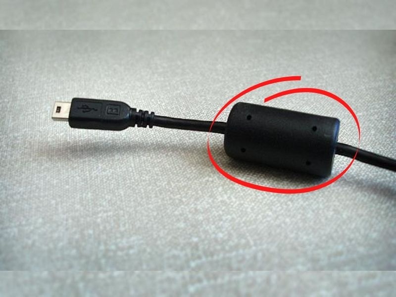 Know Why Laptop Charging Cable Has a Small Cylinder  | चार्जरमधील या प्लास्टिक सिलेंडरचा उपयोग काय माहित आहे का?