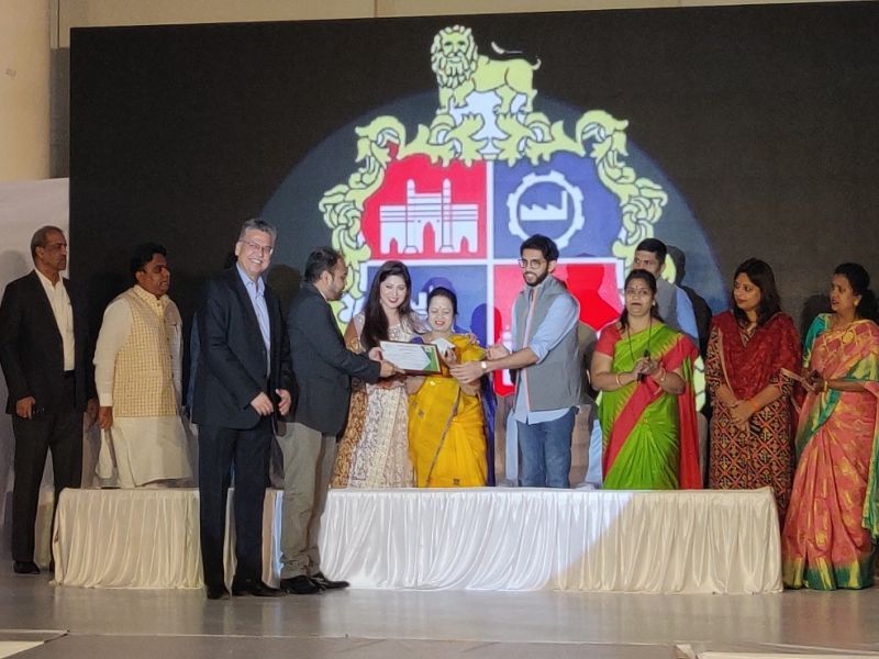 Kohinoor Hospital receives 'Clean Private Hospital' award | कोहिनूर हॉस्पिटलला 'स्वच्छ खाजगी रुग्णालय' पुरस्कार