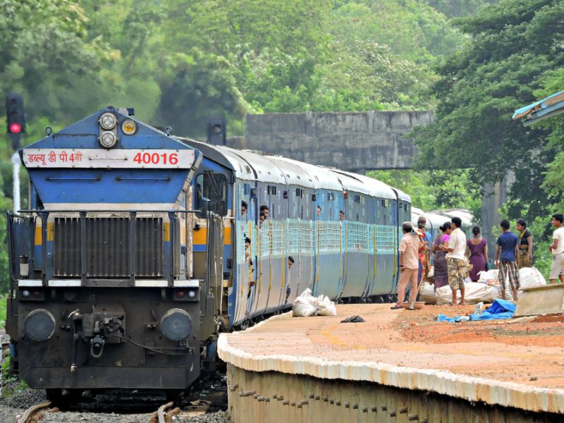 Undertaking traffic on the Konkan Railway from Mangaluru to Mumbai | कोकण रेल्वेच्या मंगळुरु ते मुंबई मार्गावर वाहतूक पूर्ववत