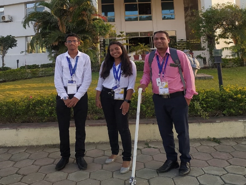 D. Y. Patil Agricultural and Technical University Students created a unique stick for the blind | अंधांसाठी काठी.. छे..! ही तर त्यांच्यासाठी जीपीएस सिस्टीमच, डी. वाय. पाटील तंत्र विद्यापीठाचे संशोधन