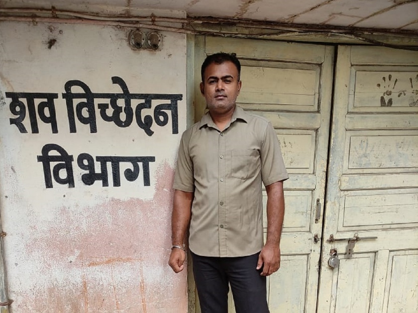 Sagar Sarangdhar from Kolhapur dissected over 14,000 bodies PostMortem in 15 years | PostMortem: मृतदेहाची चिरफाड करायला लागतं वाघाचं काळीज, सागरने सांगितला भयान अनुभव