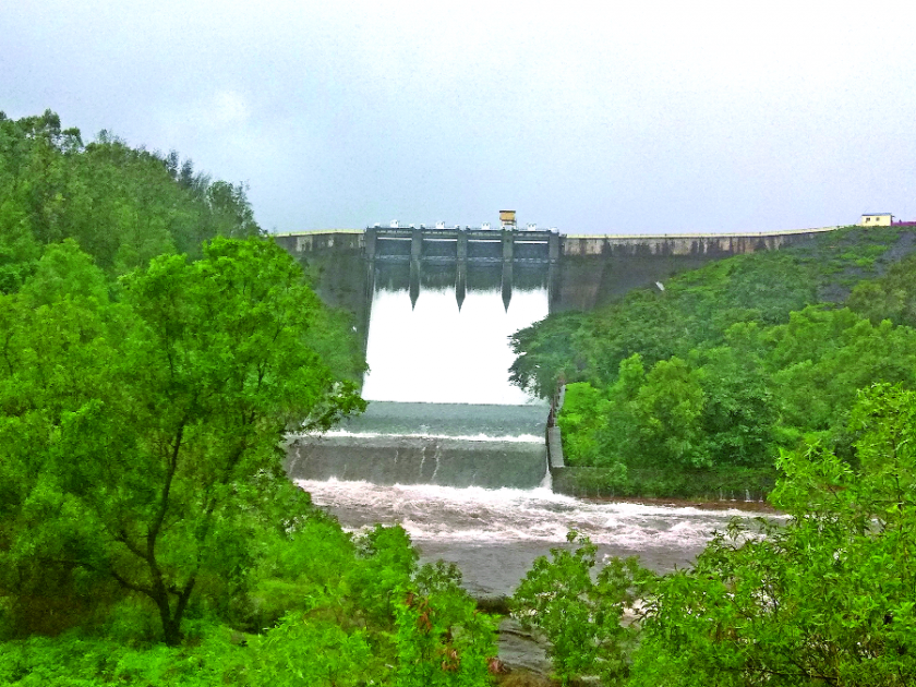 Rainfall in Kolhapur district; Four doors of 'Varna' dam opened | कोल्हापूर जिल्ह्यात धुवाधार पाऊस; ‘वारणा’ धरणाचे चार दरवाजे उघडले