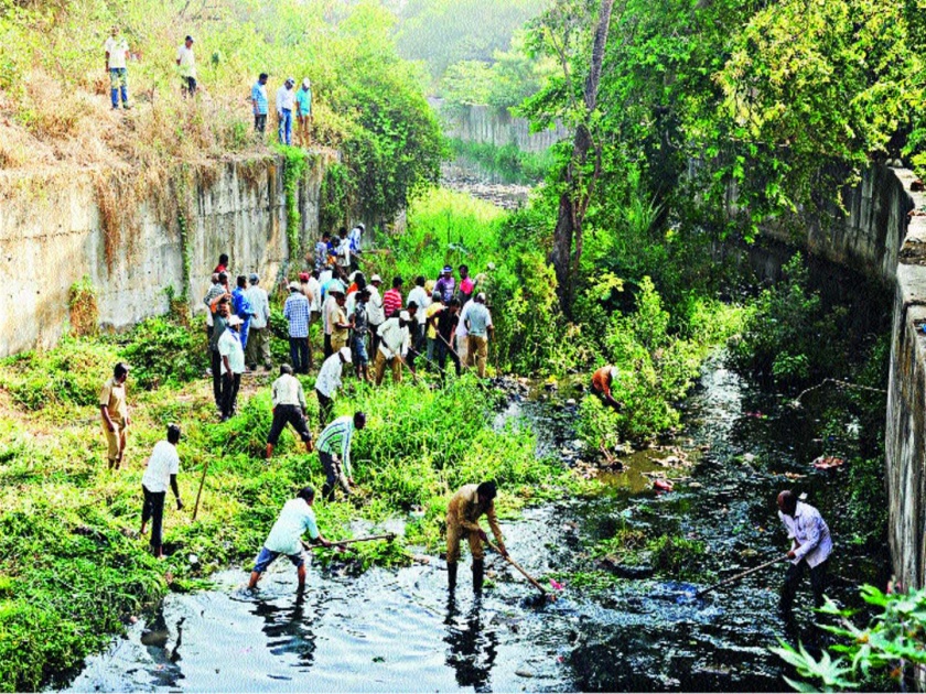  In Kolhapur, Jayanti river has breathed freely, cleaned up with people's participation | कोल्हापुरात जयंती नदीने घेतला मोकळा श्वास, लोकसहभागातून सफाई