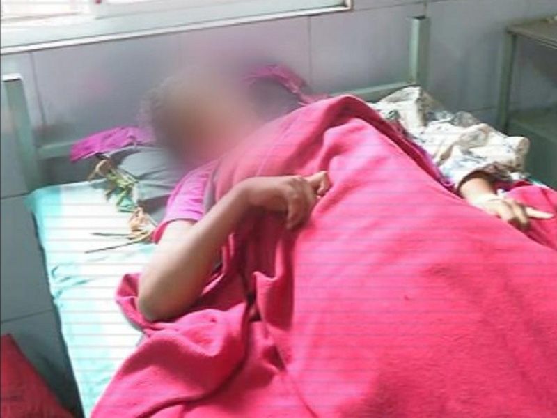 Teacher Gave 500 situps punishment to girl student in kolhapur | कोल्हापुरात गृहपाठ न केल्याने विद्यार्थिनीला दिली 500 उठाबशांची शिक्षा