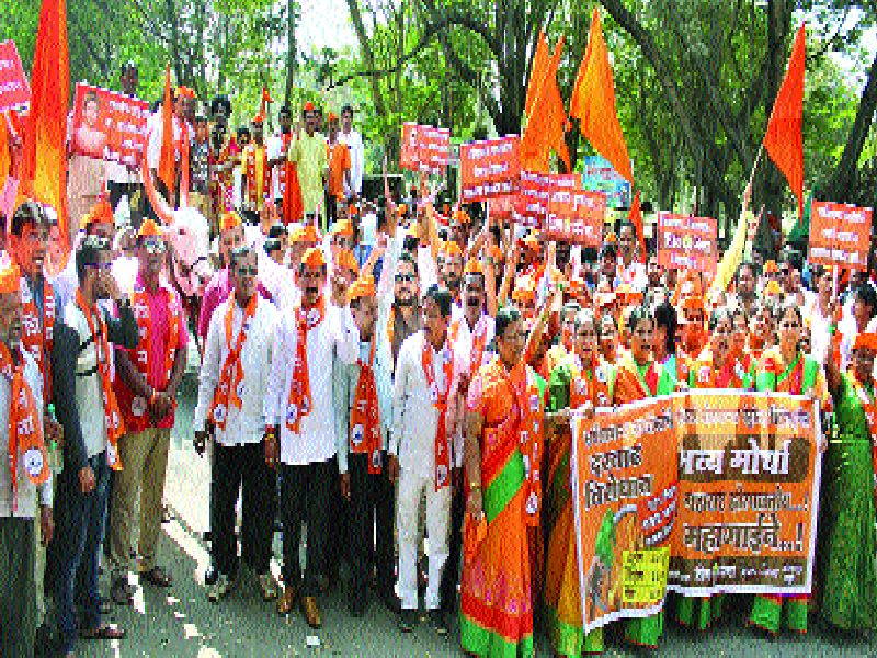 Shiv Sena's Front in Kolhapur against petrol and diesel hike | पेट्रोल-डिझेल दरवाढीविरोधात कोल्हापुरात शिवसेनेचा मोर्चा